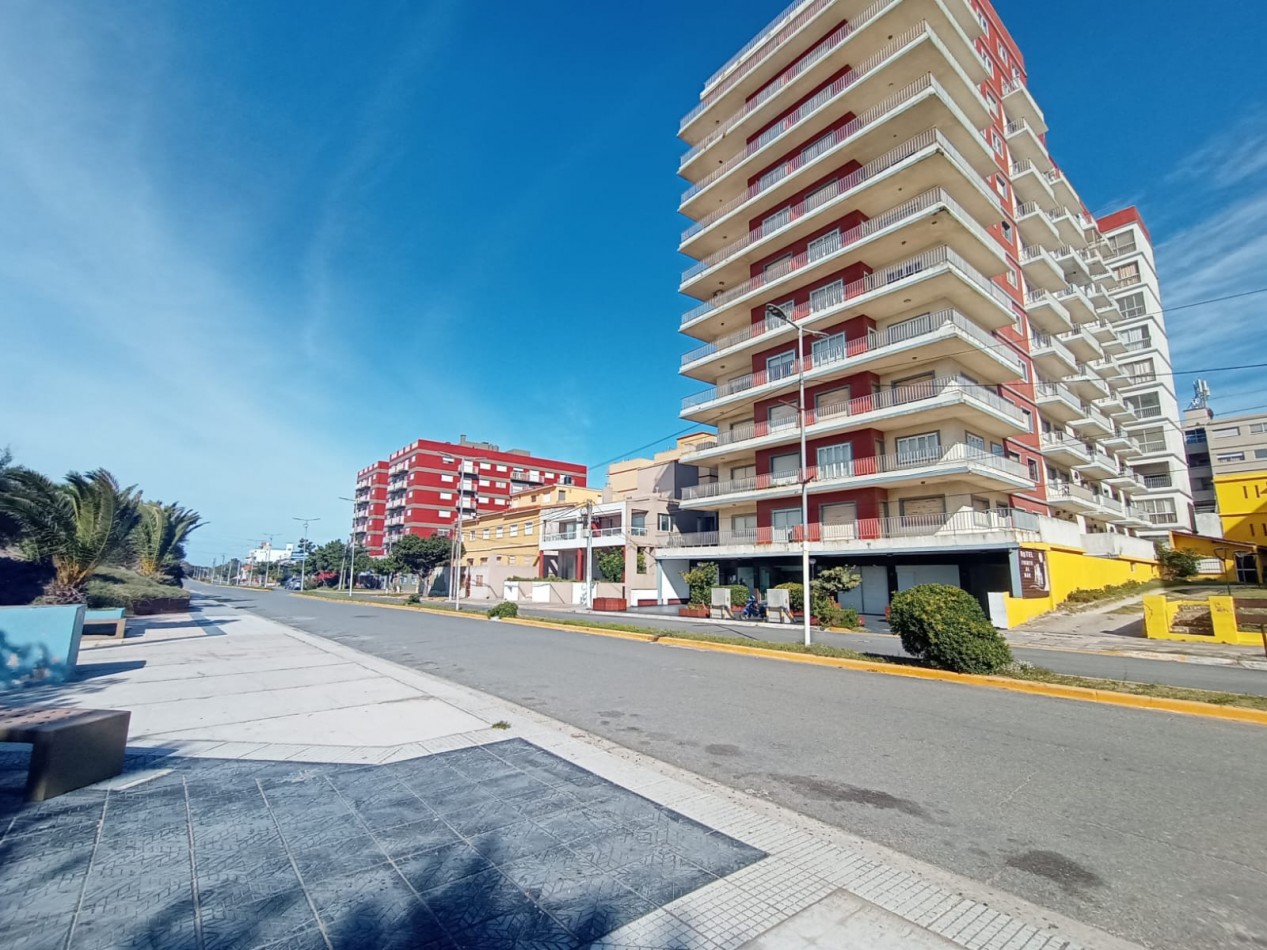Departamento de 2 ambientes frente al mar