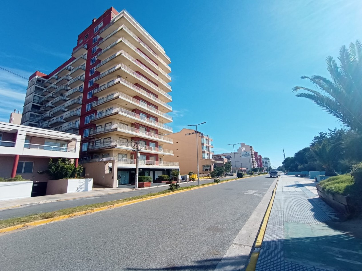 Departamento de 2 ambientes frente al mar