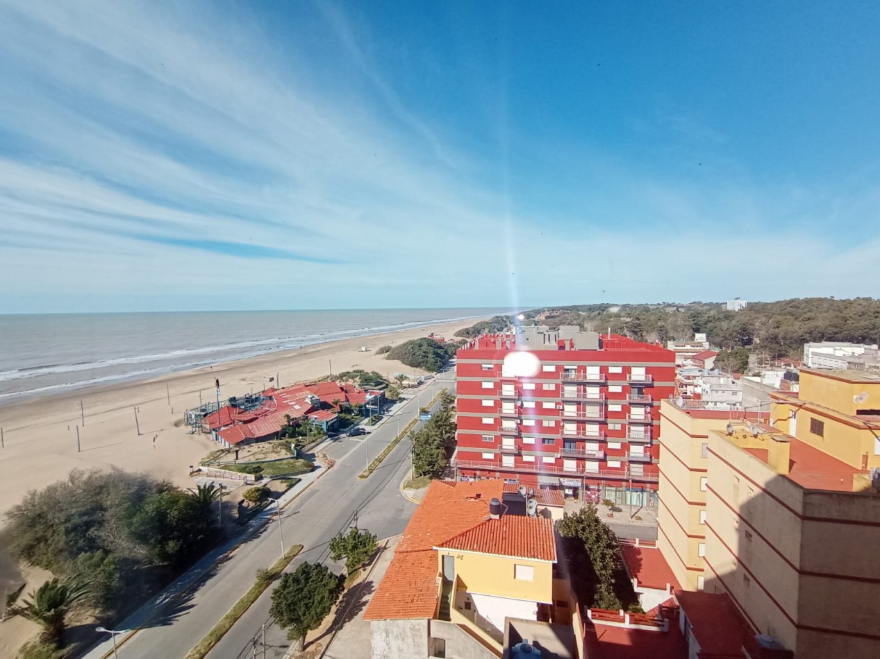 Departamento de 2 ambientes frente al mar