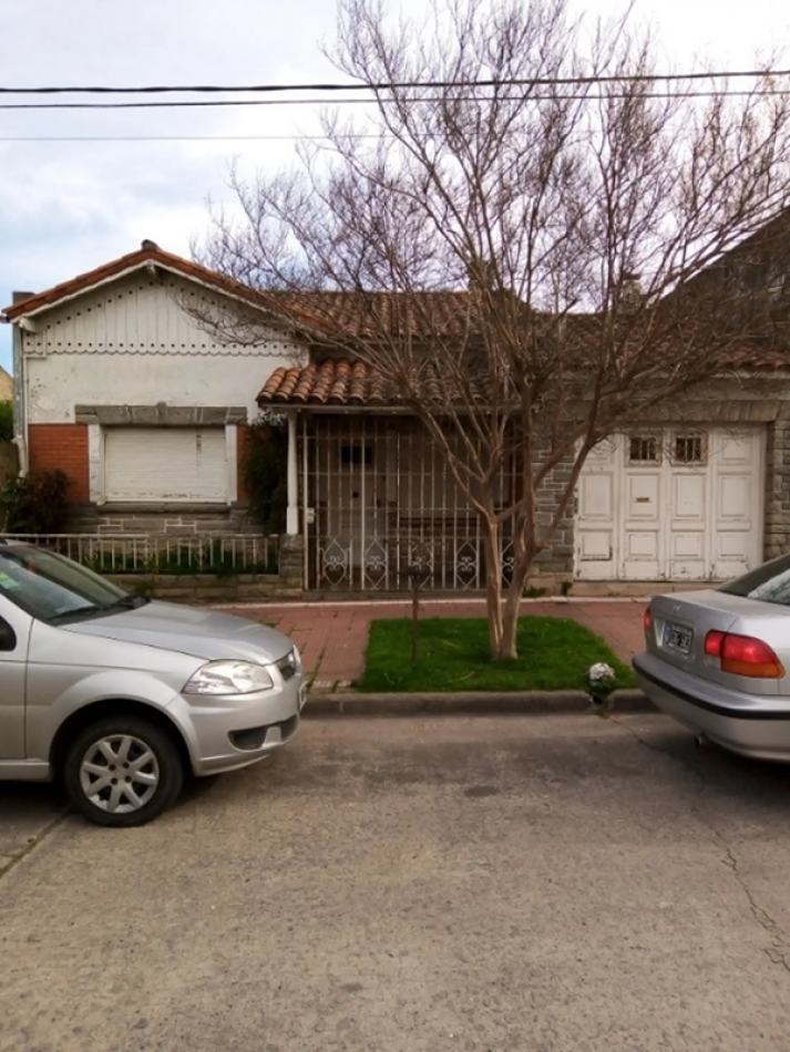 Oportunidad  - Chalet en San Carlos de ambientes 