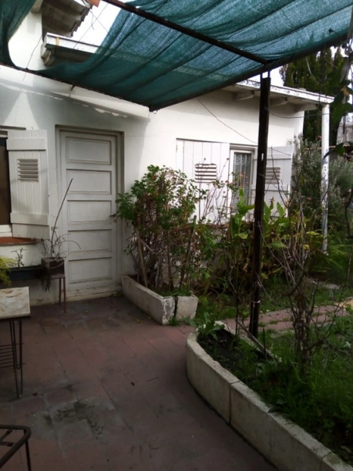 Oportunidad  - Chalet en San Carlos de ambientes 