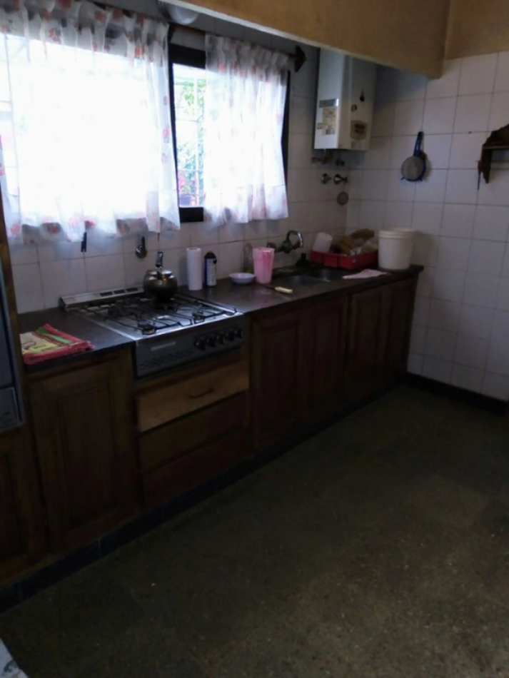 Oportunidad  - Chalet en San Carlos de ambientes 