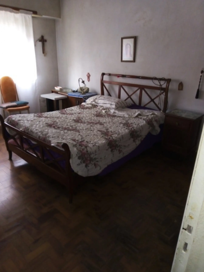 Oportunidad  - Chalet en San Carlos de ambientes 